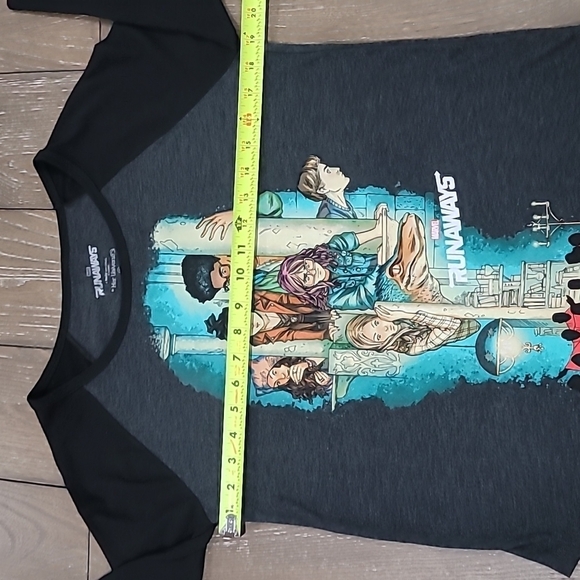 Marvel Runaways A Hulu Original by Her Universe Raglan TShirt Size S - Picture 7 of 8
